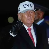 Trump pide a nuevos centros de datos producir su electricidad