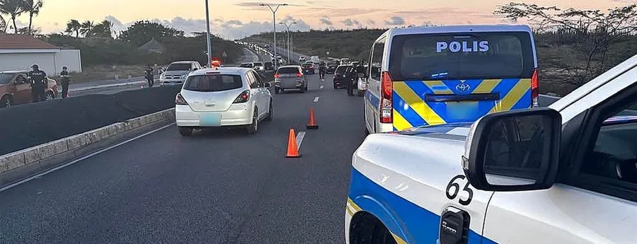 Policía de Oranjestad impone 95 multas y 7 arrestos