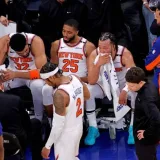 Los Knicks abren la defensa del título con tres derrotas