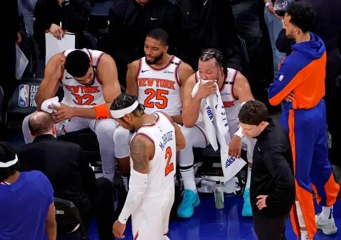 Los Knicks abren la defensa del título con tres derrotas