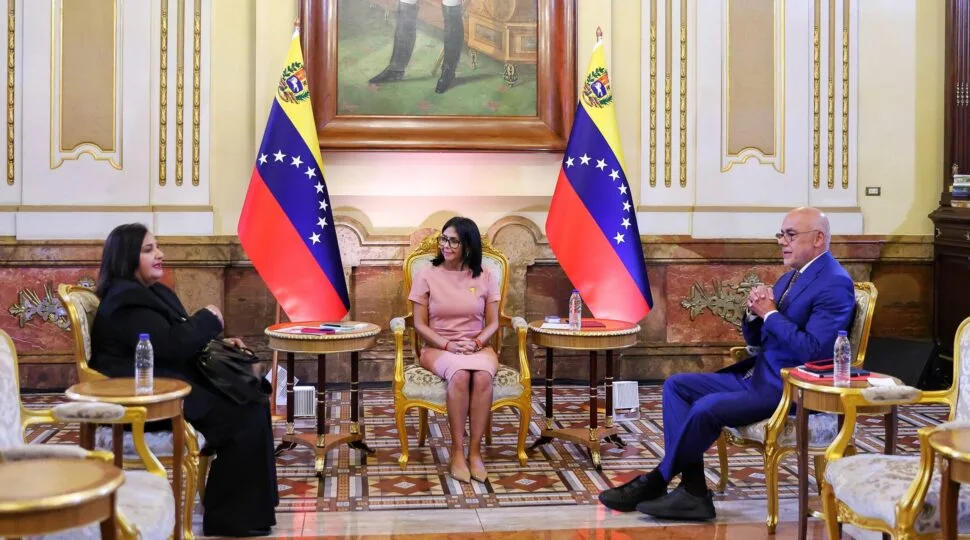 Dinorah Figuera se reúne con Delcy y Jorge Rodríguez en Miraflores