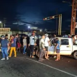 Choque entre camionetas dejó daños en la Cisneros de San Félix