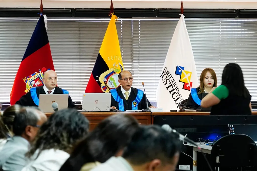 Fiscalía sigue su prueba en juicio por tráfico de influencias