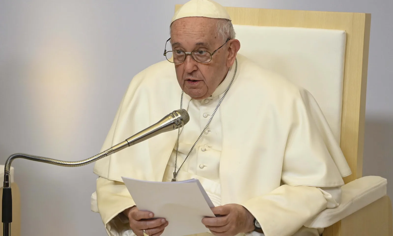 El Papa lamenta en Budapest las "puertas cerradas" a migrantes