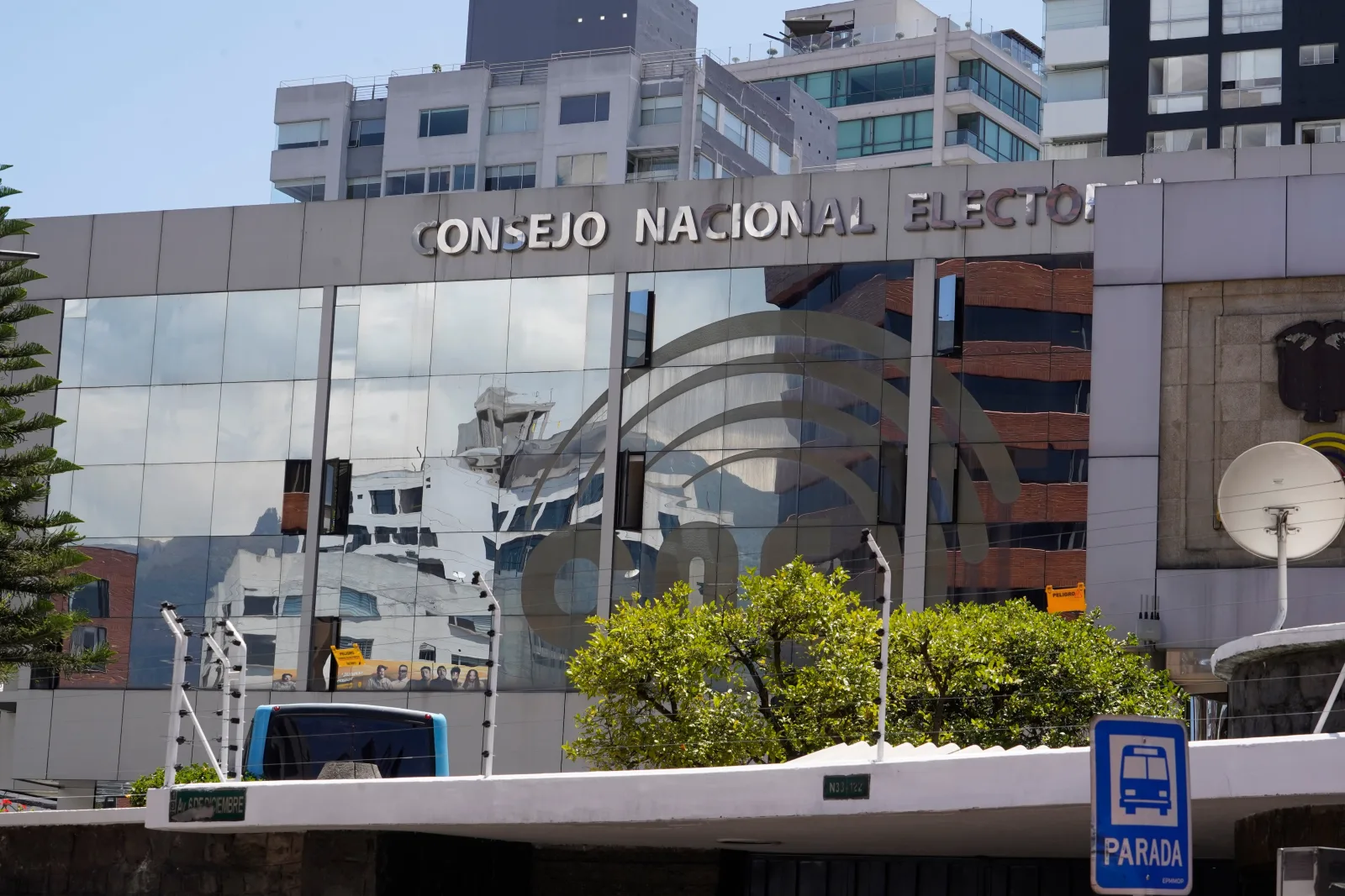 CNE de Ecuador fija cuatro tareas para moderadores de debates