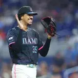 Eury Pérez sella blanqueada de un hit con los Marlins