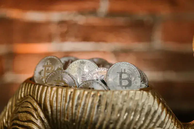 Bitcoin se mantiene rezagado frente a la liquidez global en máximos históricos
