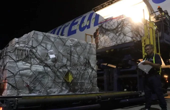 Llega a Venezuela ayuda griega para víctimas del doble sismo