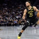 Curry firma una remontada y supera a Wilkins con 26.669 puntos