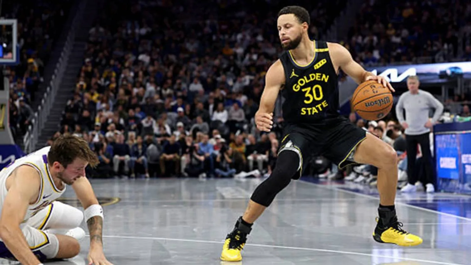 Curry firma una remontada y supera a Wilkins con 26.669 puntos