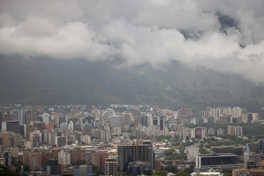 Ávila sigue en vigilancia por daños leves y lluvias