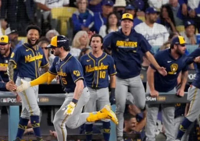 Cerveceros de Milwaukee barren a Dodgers y vuelven a la Serie Mundial