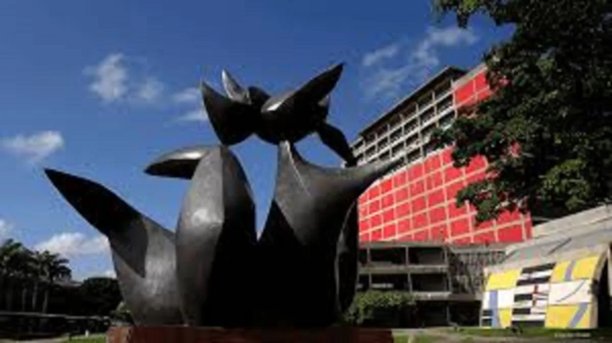 La UCV suspende clases y labores administrativas tras el doble sismo en el país