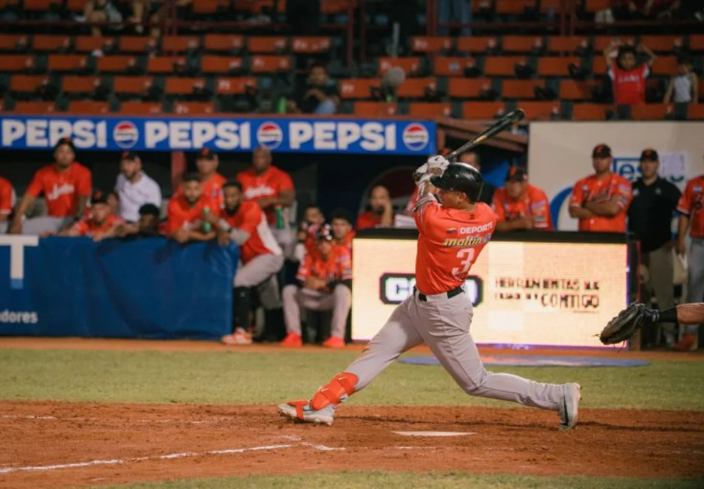 Cardenales vence 11-8 a Águilas en Barquisimeto