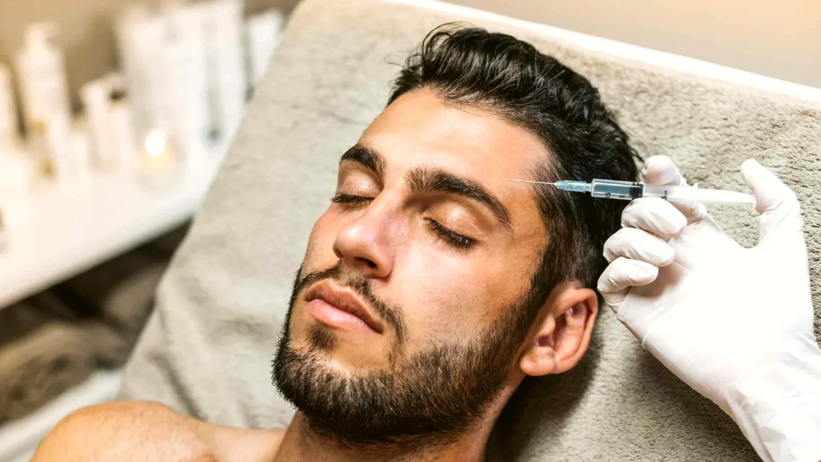 La piel masculina requiere cuidados específicos según la experta