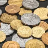 El oro toca su menor nivel desde noviembre y encadena otra caída mensual