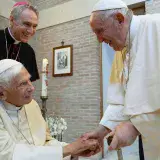 Muerte de Benedicto XVI y el futuro del pontificado de Francisco marcaron el 2023