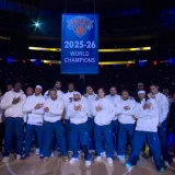 Knicks celebran con estandarte su primer título desde 1973