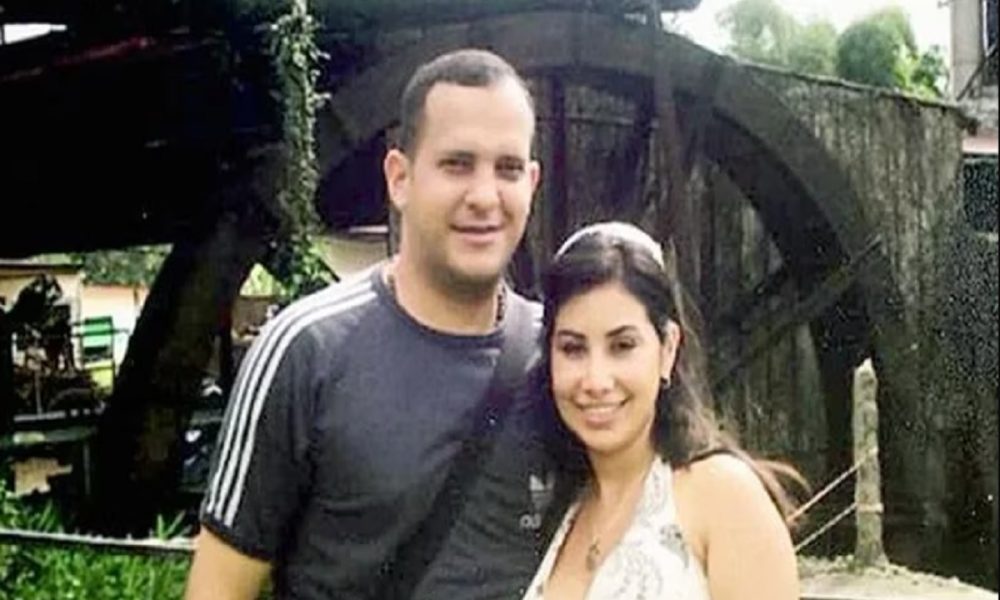 Hijo de extesorera de Chávez suplica libertad para sus padres