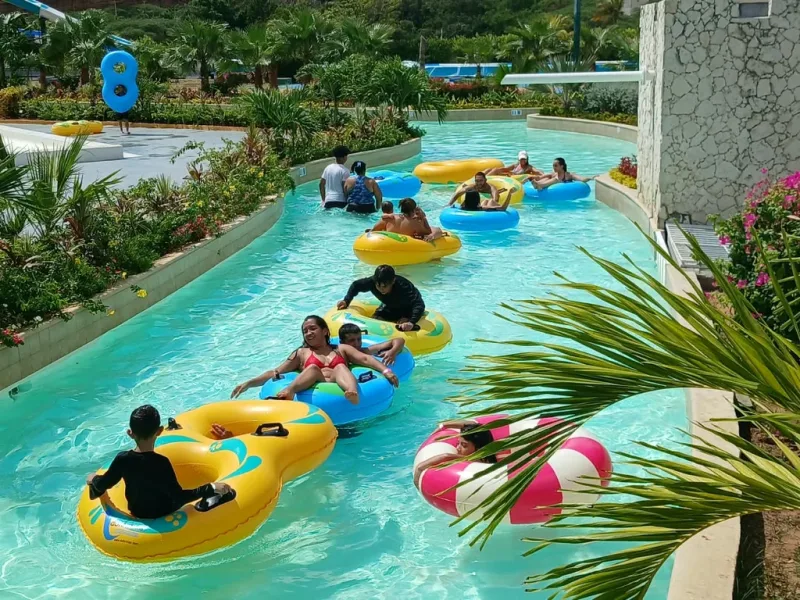 Marabinos aprovecharon el feriado en playas y piscinas