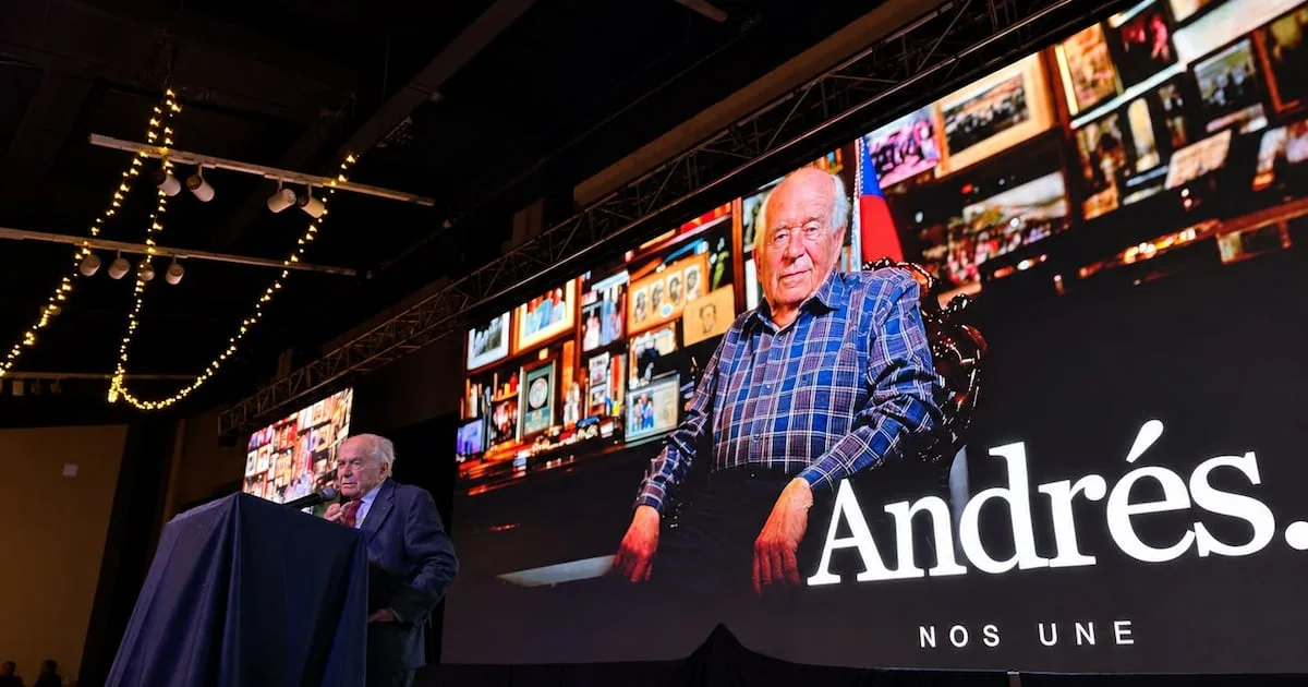 Andrés Zaldívar congregó a 360 asistentes en un homenaje en Chile