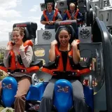 Six Flags cierra la montaña rusa X2 por lesiones cerebrales