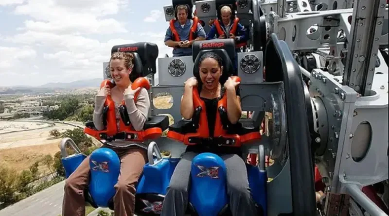 Six Flags cierra la montaña rusa X2 por lesiones cerebrales