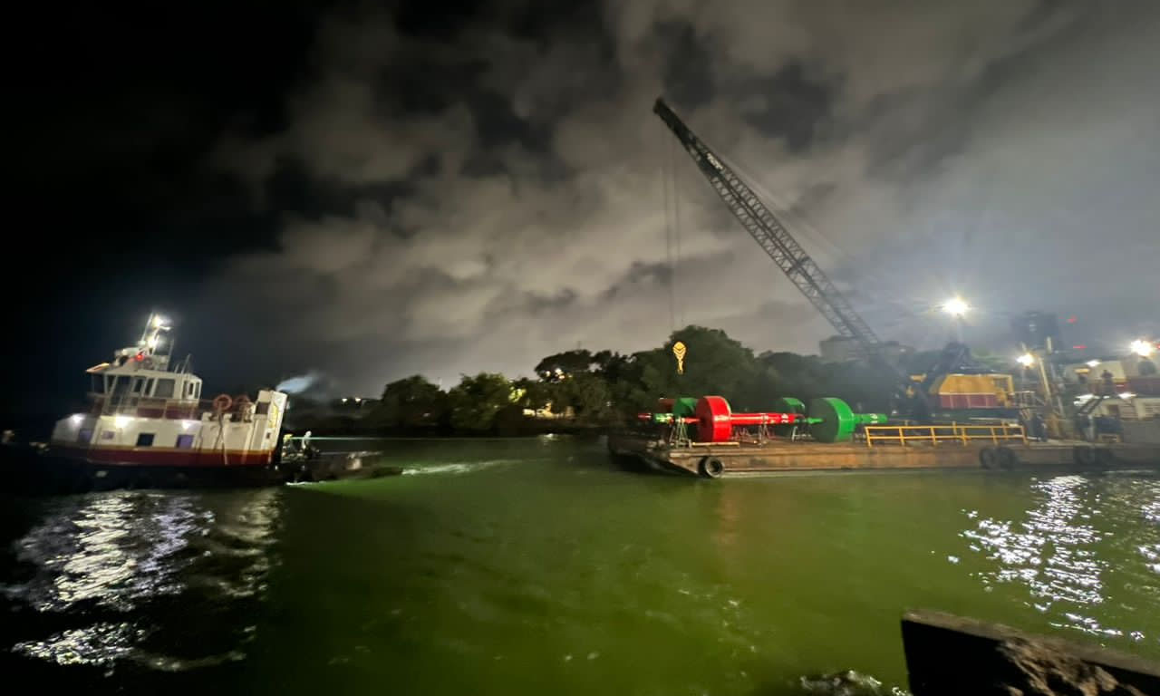 Instalan las primeras 8 boyas del Sistema de Señalización del Lago
