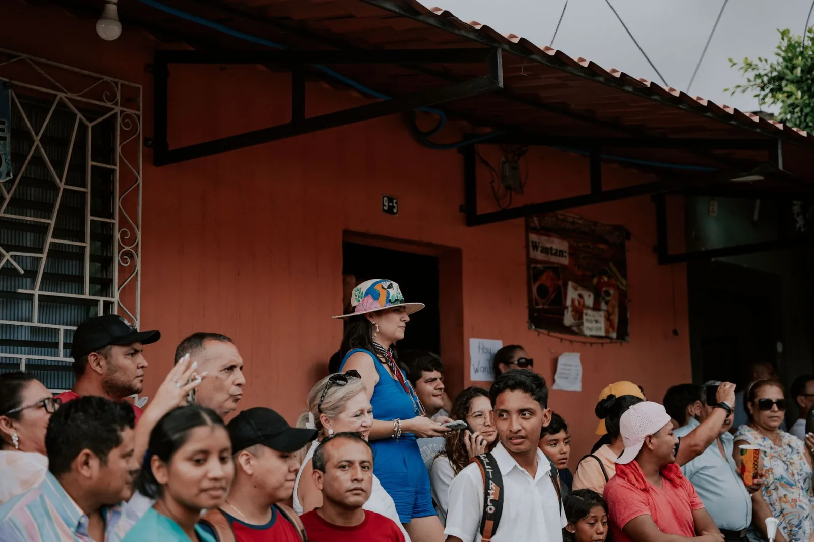 Filas de hasta 12 horas marcan el censo de viviendas en La Guaira