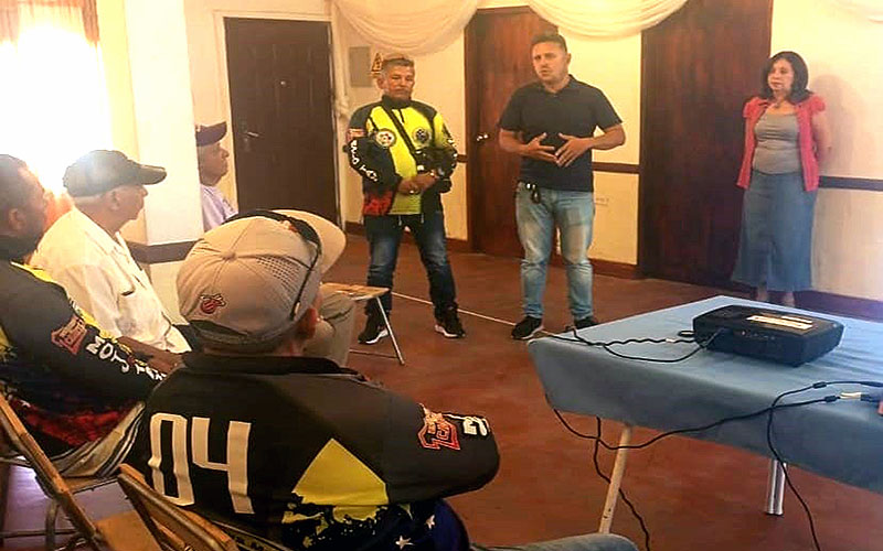 
			Capacitan a personas con discapacidad en proyectos para emprendimientos		