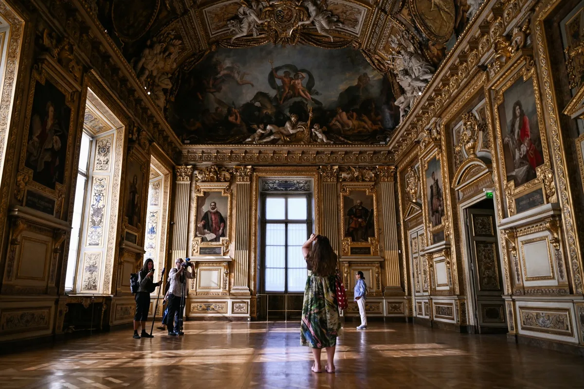 El Louvre reactiva la Galería de Apolo tras el robo de joyas