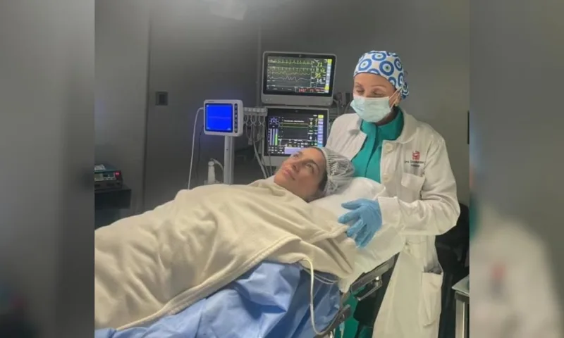 Karina se recupera con éxito tras cirugía de cuerdas vocales