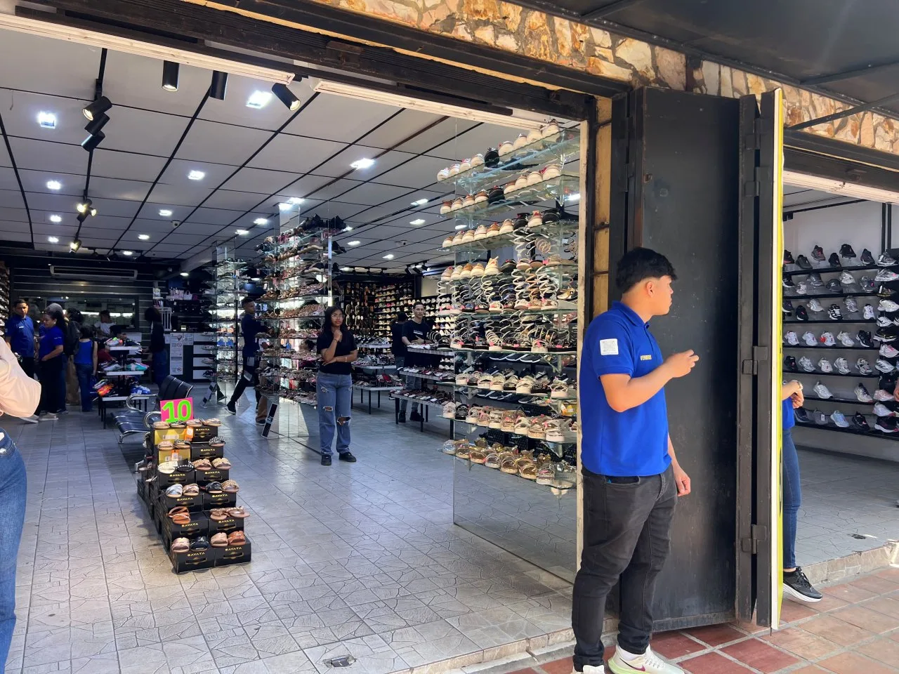 Comerciantes de Maturín mantendrán sus máquinas fiscales