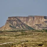 Hermosa vista de las impresionantes formaciones rocosas de las Bardenas Reales, Navarra, España.
