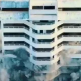Implosionan Residencias Medusa en Caraballeda por daños sísmicos