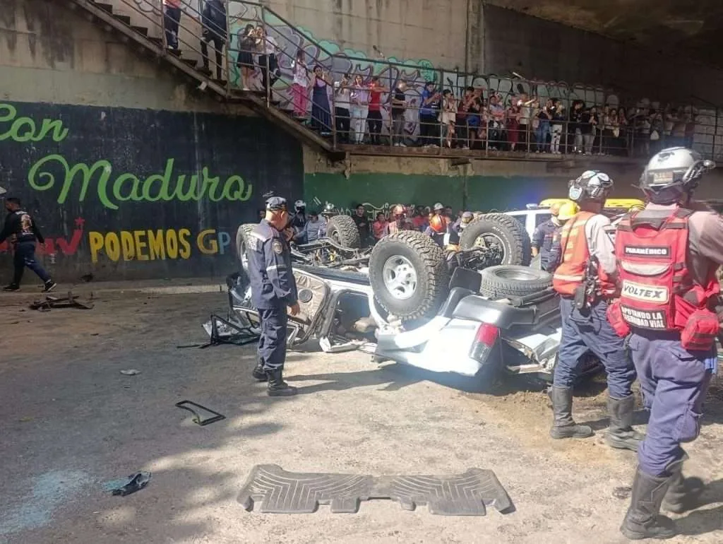 Choque en la Cota Mil dejó un muerto y un herido en Caracas
