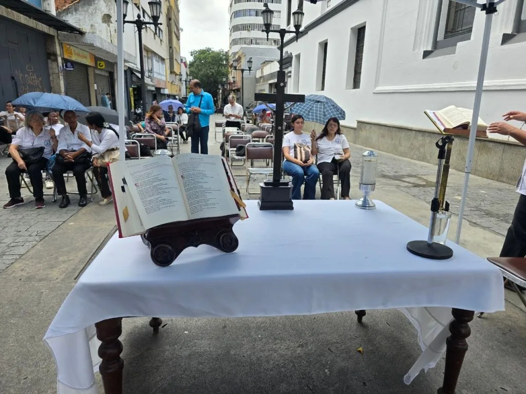 Misas en la calle: 25 templos de Caracas quedaron afectados