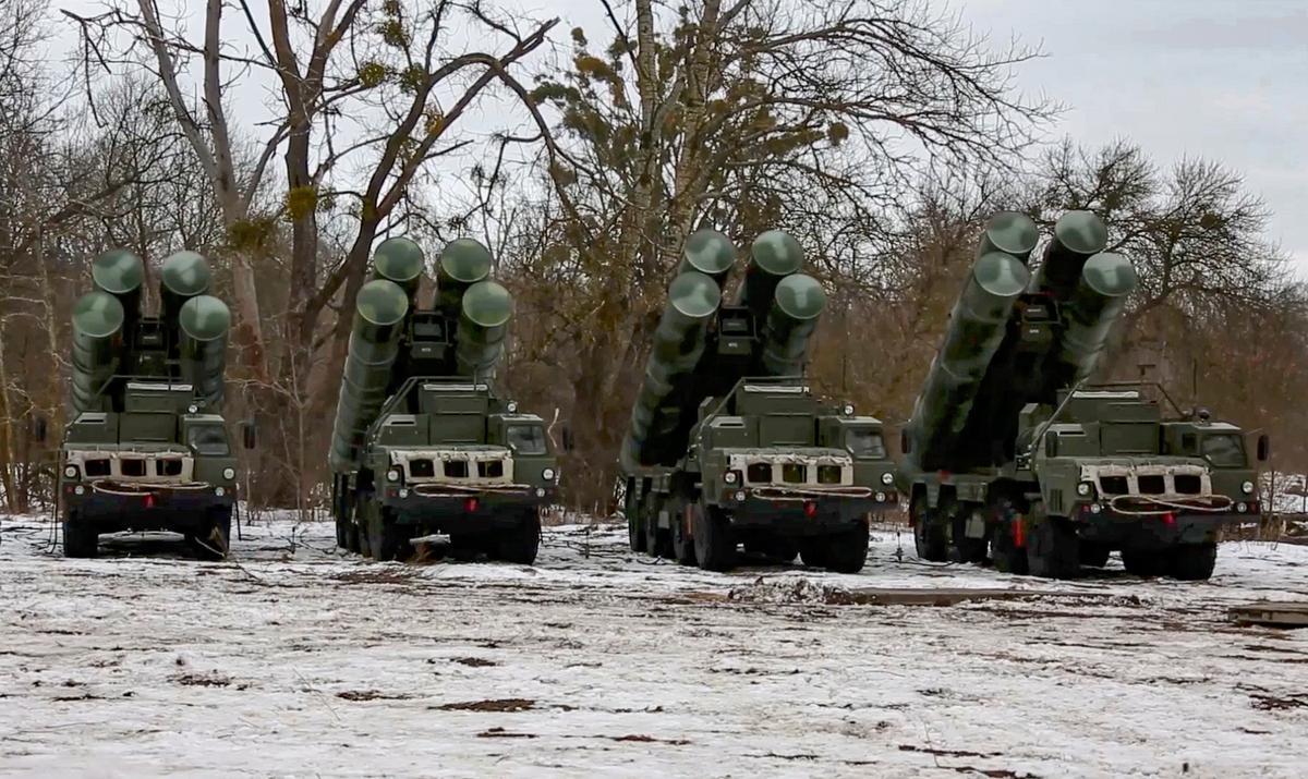 Rusia refuerza sistemas de defensa antiaérea junto a frontera con Ucrania