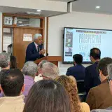 Expertos prevén economía más estable en 2026, pero sin apertura democrática