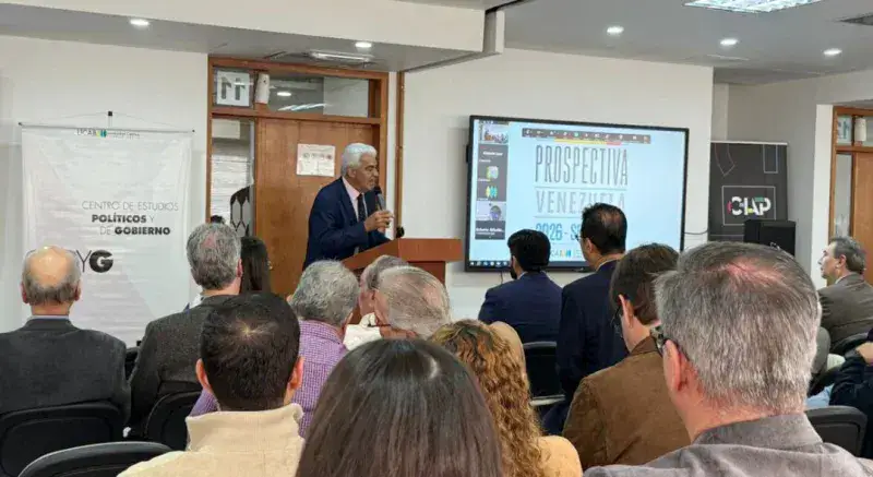 Expertos prevén economía más estable en 2026, pero sin apertura democrática