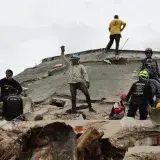 Sigue la angustia por sobrevivientes tras nueve días de los sismos en La Guaira