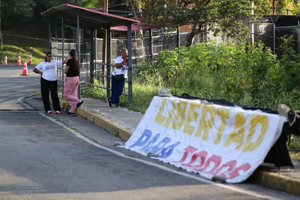Familiares de presos en El Rodeo I celebran regreso de Machado