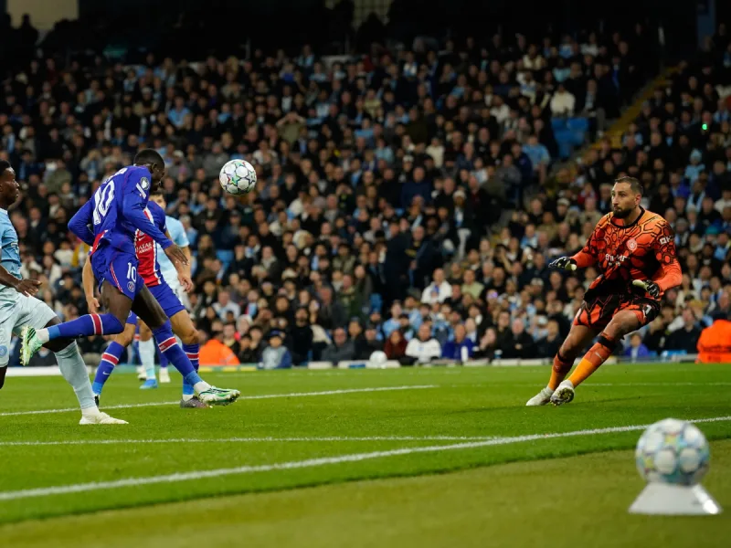 El PSG impone su jerarquía con una victoria de 4-2 en Inglaterra
