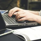 Informe expone cómo la censura y la vigilancia digital se
