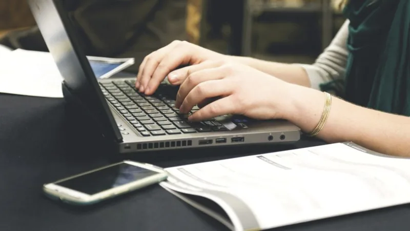 Informe expone cómo la censura y la vigilancia digital se