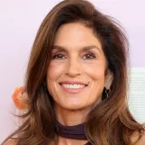Dermatólogas sugieren ajustar la rutina facial después de los 60