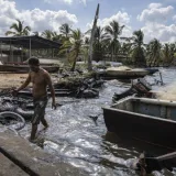 Derrames petroleros asfixian la pesca artesanal en el Zulia