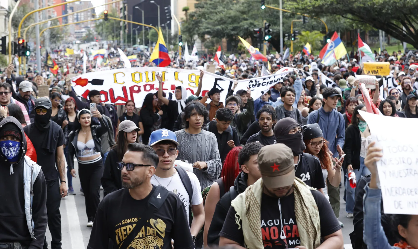 Miles de colombianos protestan en paro nacional contra De la Espriella