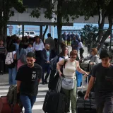 Más vuelos y capital externo reabren paso al turismo