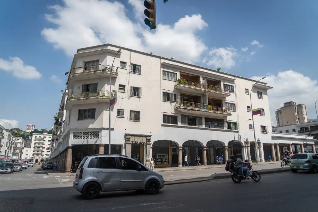Anuncian plan para reparar ascensores en edificios de Caracas